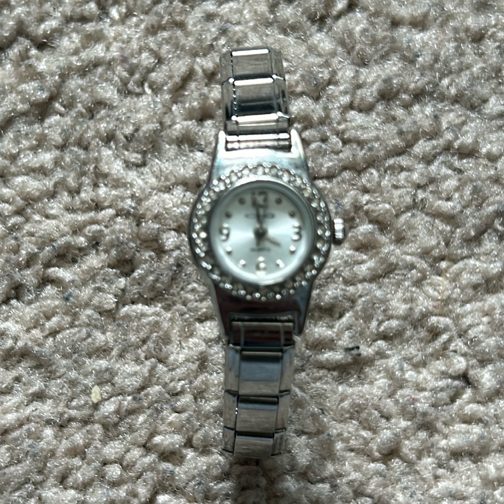 ICING women’s vintage diamond silver wristwatch fits a small wrist‎